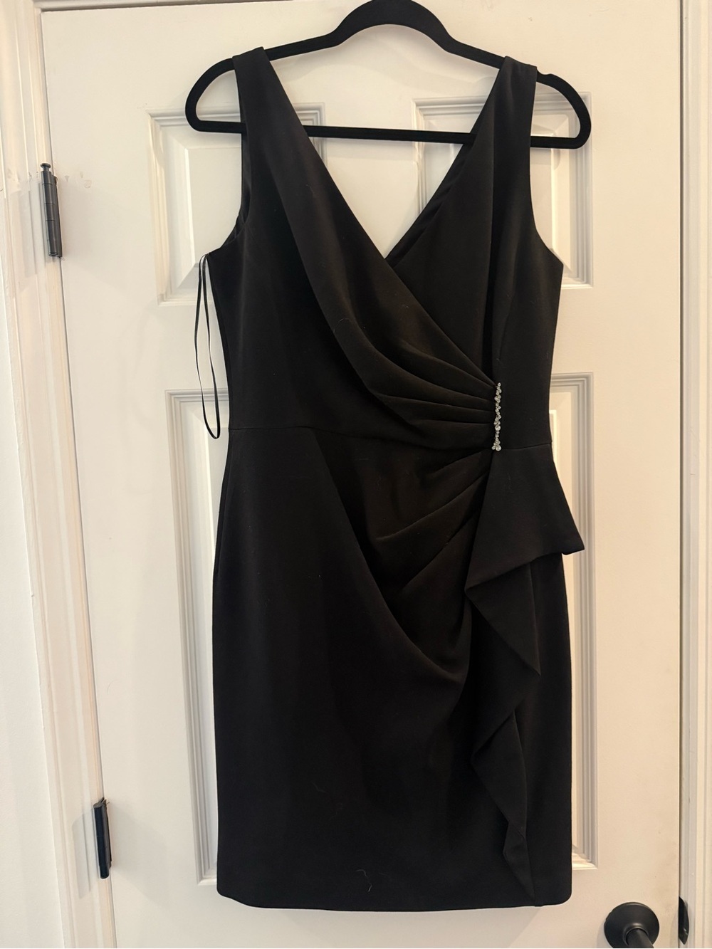 Teri Jon Rickie Freeman Black Mini Dress V neck rhinestone broach detail size 8